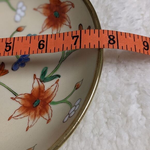 Vintage 79/80 Hand Painted Porcelain Dish with Brass Bottom Made in Hong Kong - Picture 11 of 15